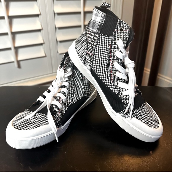 True Craft Shoes - 👟True Craft Fly High Sneakers Sz 8.5M Black/White Multi Plaid